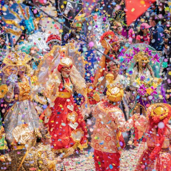 karneval_mit_konfetti_2MB